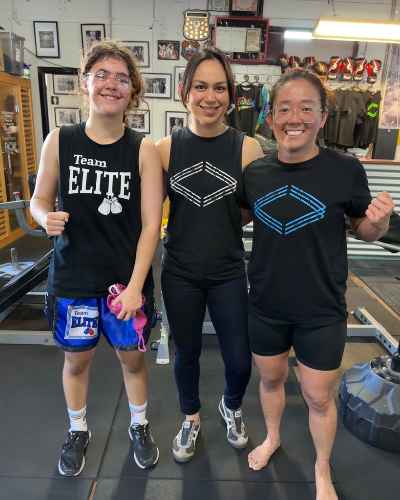 AprilArmageddon's tweet photo. It takes guts to step into the ring 💥🥊

So proud of these ladies getting in there during our CBV inter-club sparring event. https://t.co/lAeLHHTPh3
