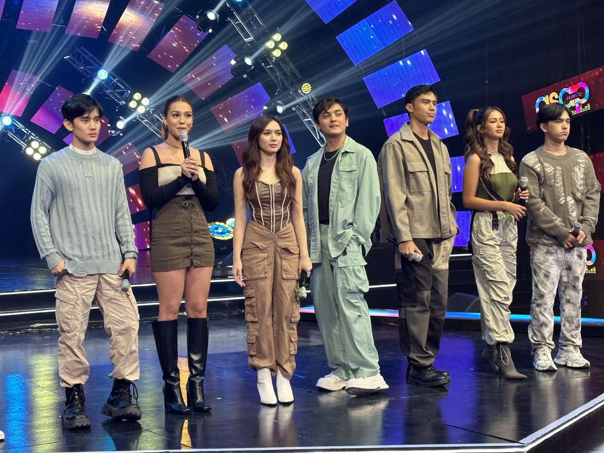 ofc_iwant's tweet photo. LOOK: Here are some snaps with your fave #FRACTURED stars as they heat up the ASAP stage! 🔥 Thanks for joining us!

#ASAPthrowbackparty
#FRACTUREDonASAP https://t.co/HbVY4vYtOY