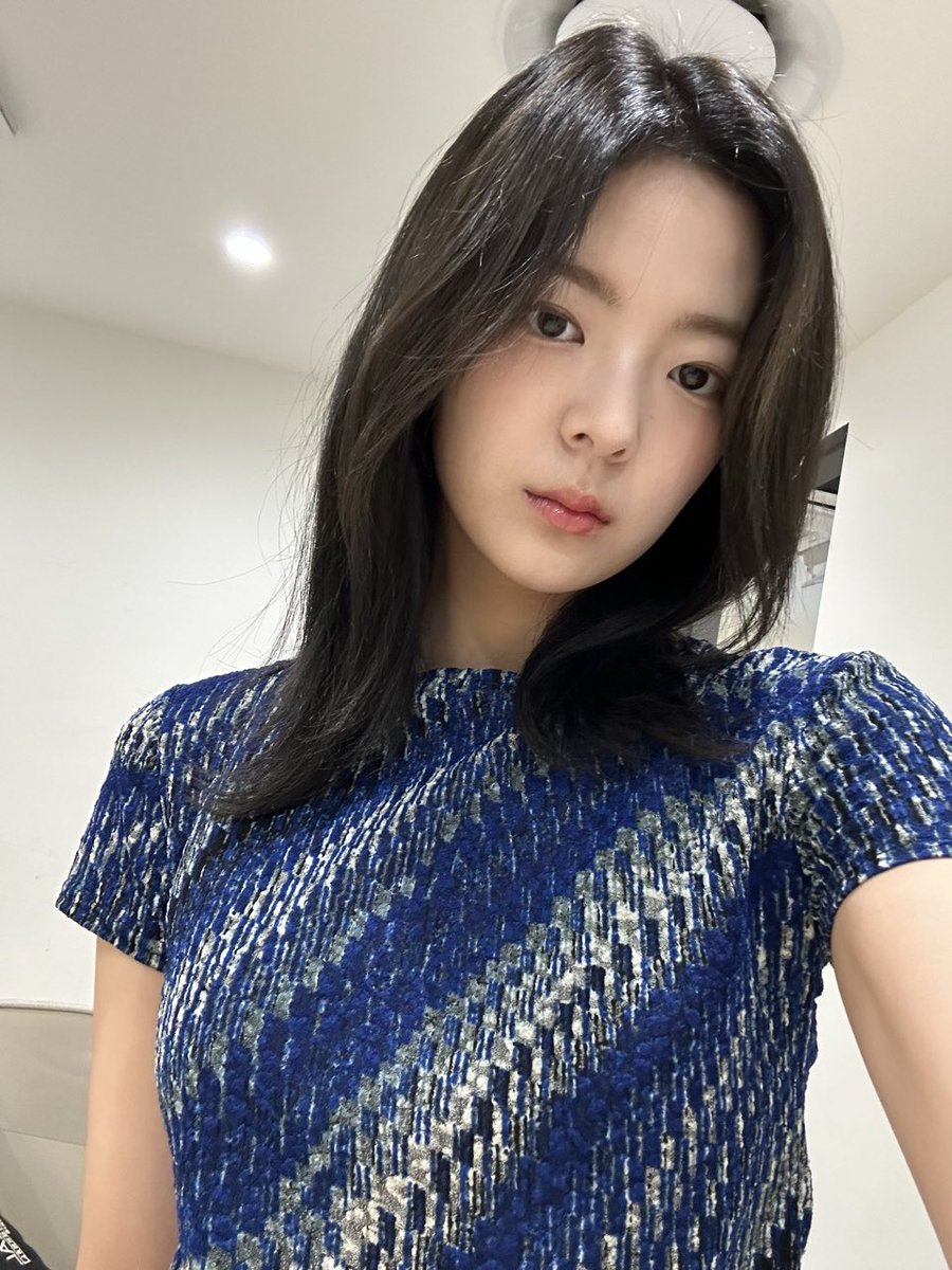 MIDCYS's tweet photo. WOLFCUT LIA IS A LOOK I NEVER KNEW I NEEDED https://t.co/KnUHtOmAnS