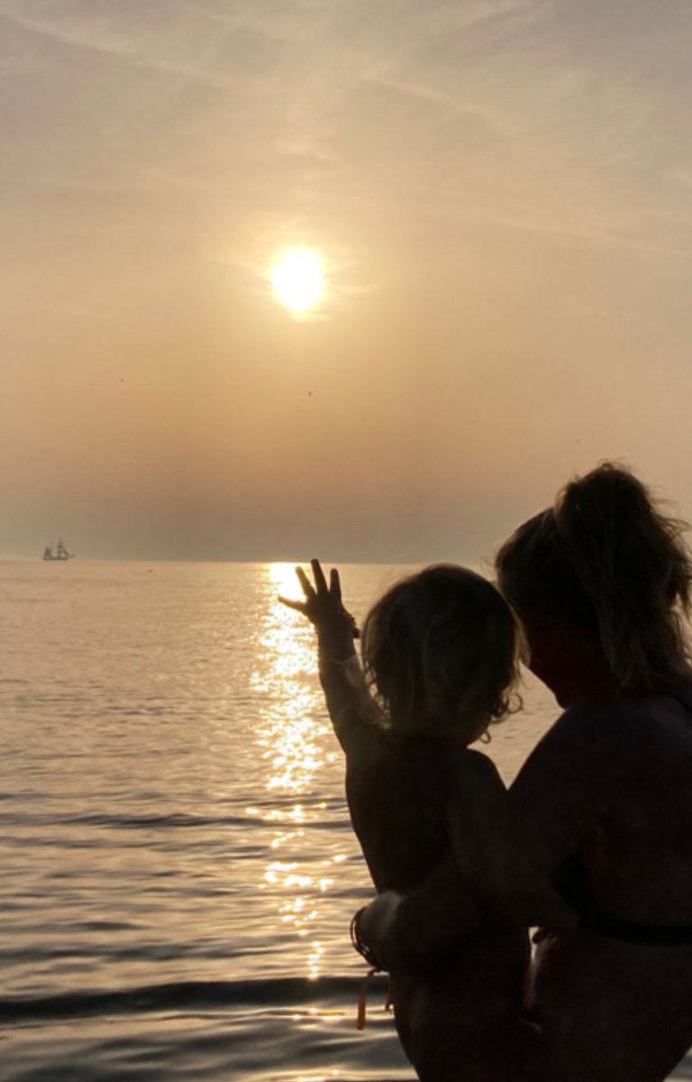 Happy Indian Summer evenings with my Texel girls🧡✨ #sunsetchasers