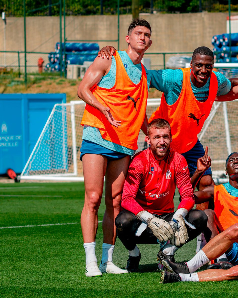 OM_Officiel's tweet photo. 𝘽𝙤𝙣 𝙙𝙞𝙢𝙖𝙣𝙘𝙝𝙚 𝙡𝙖 #TEAMOM ☀️🔵⚪️ https://t.co/OKwWtaJp03