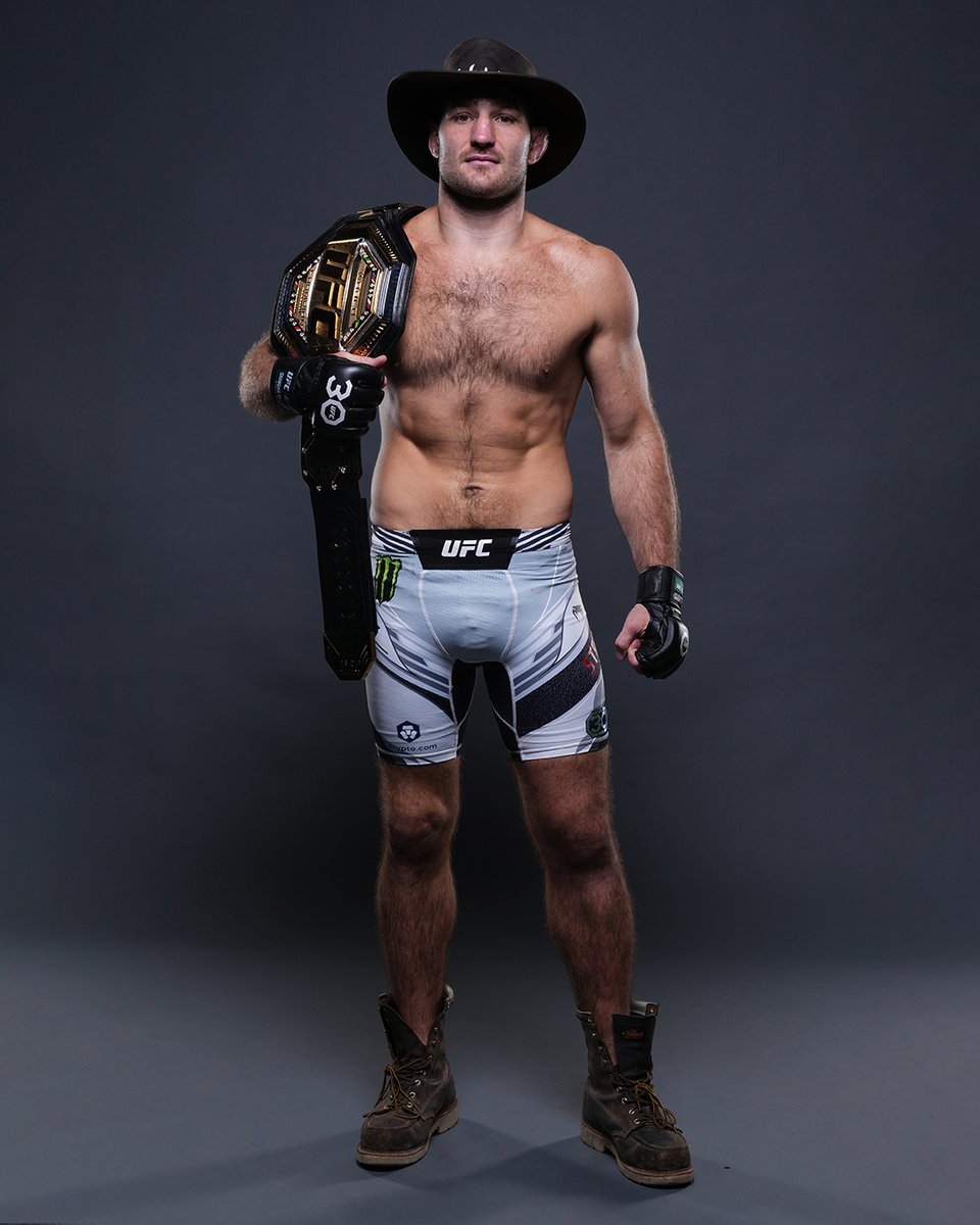 A new middleweight king is crowned! 👑 #UFC293