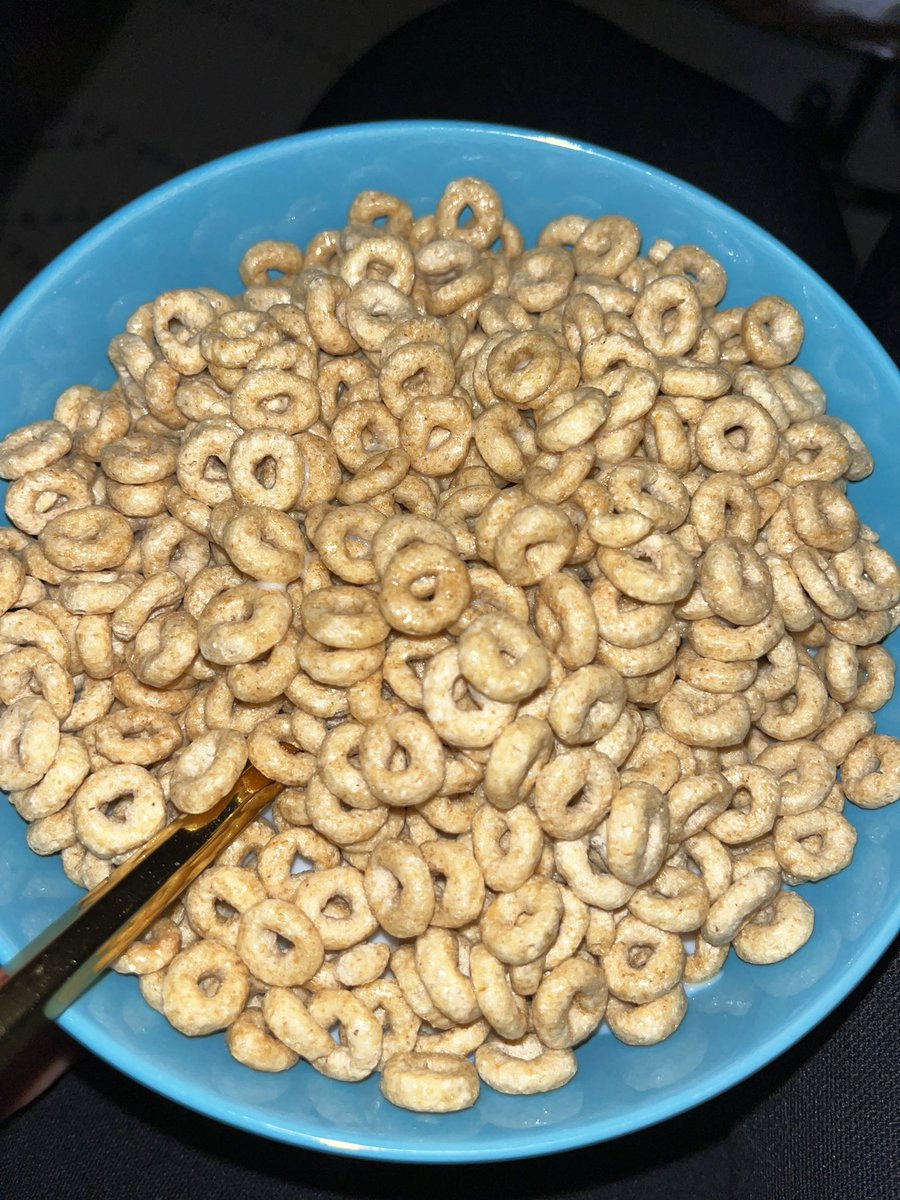 shugglehun's tweet photo. In my cereal girl era https://t.co/Fw3gyQadJW