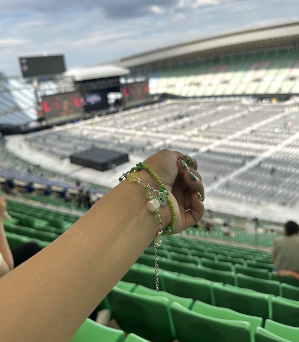 solljikaye's tweet photo. Am I late for this hashtag #BestFriendVee @haenavee?? π
#NCT_NATION #NCT_NATION_ToTheWorld_inJAPAN #NCT127 #NCT #NCTDREAM #WAYV https://t.co/6zCZiAZrPO