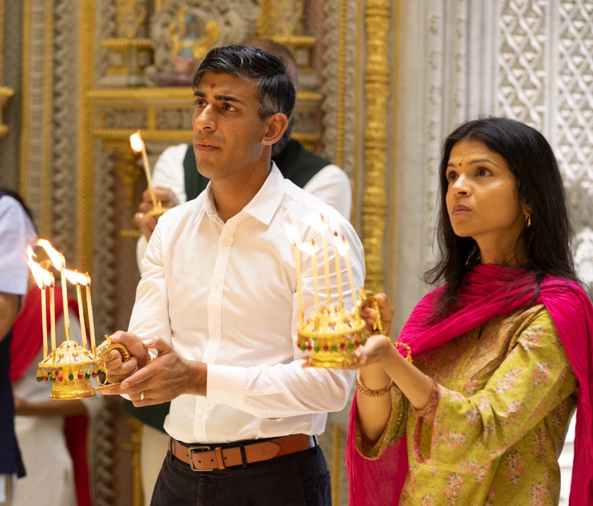 सनातन धर्म ही सर्वश्रेष्ठ है !! 🙏♥️

' Akshardham Mandir ' ✨️♥️

Akshardham Temple is a famous Hindu Mandir complex located in Delhi, Bharat.  It is officially known as 'Swaminarayan Akshardham Temple' and is dedicated to Bhagwan Swaminarayan. 

#AkshardhamTemple 
#G20Bharat