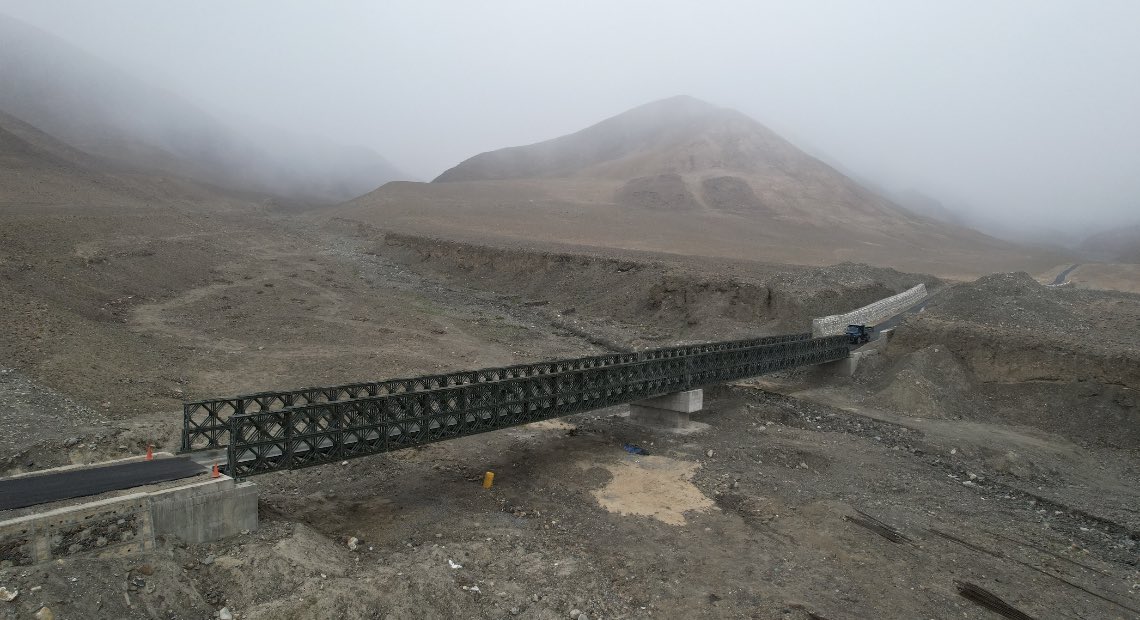manishindiatv's tweet photo. BRO making path for Troops and civilians at Forward Location. Another example of good roads and Bridges-KM183 near #Burtse, DS-DBO road, #Ladakh. @BROindia @indiatvnews 🇮🇳 https://t.co/RQn9zET0SN