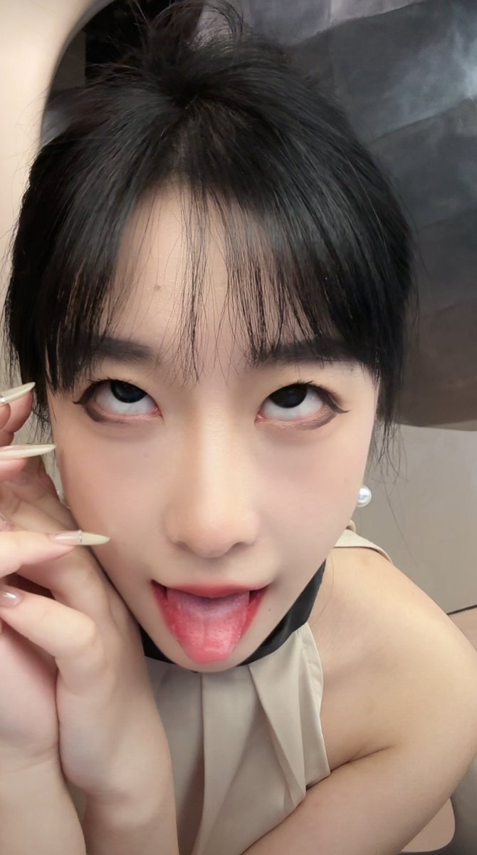fzysource's tweet photo. 四川母狗白眼狂翻，舌头乱吐，下贱至极！你比她还会翻白眼？#反差 #母猪 #羞辱 #贱货 #粗口 #丧志  #母畜 #傻逼  #贱逼 #洗脑 #控制 #鸡巴套子 #反差婊 #妓女 #丧志 #无脑 #死妈婊 https://t.co/Q2wq2wYplp