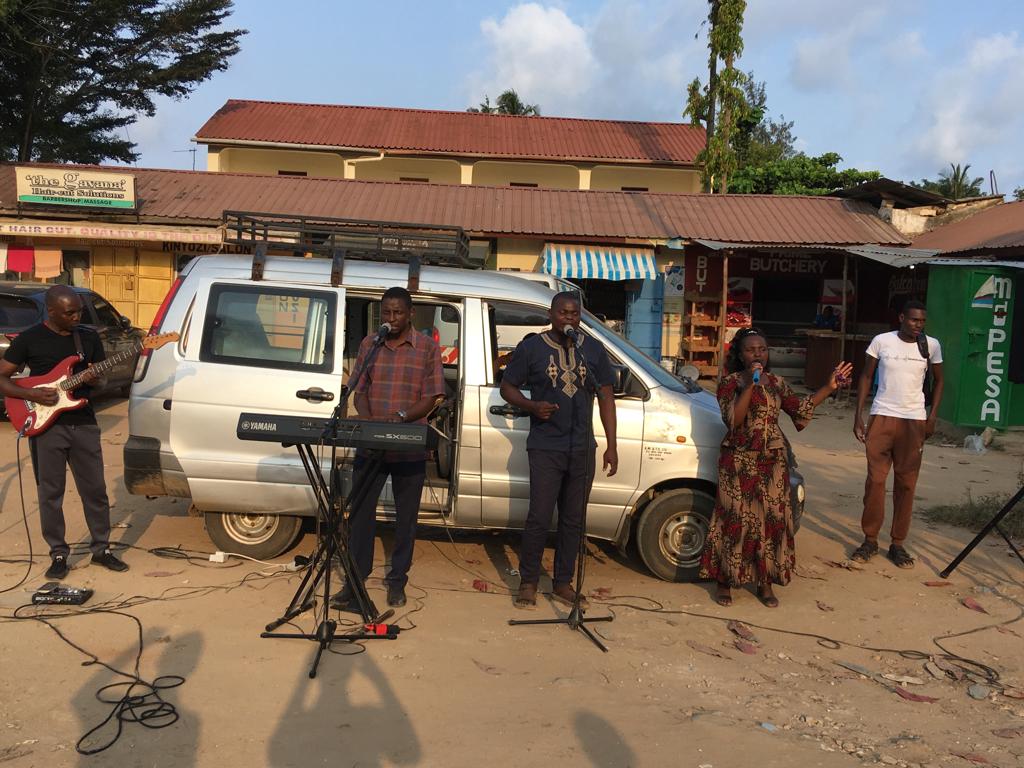 UkundaSchool's tweet photo. Open Air Day 1
Luke 15:10
I tell you, there is rejoicing in the presence of the angels of God over one sinner who repents.
One person gave his life to Christ today. https://t.co/BoSDBQqO5Y