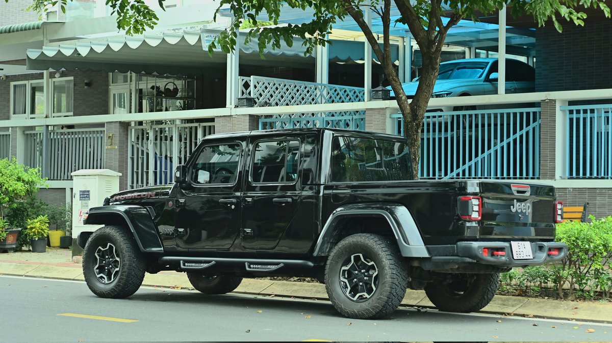 LetNhau's tweet photo. Luxury Jeep in D7 https://t.co/0zeE6RoJtN