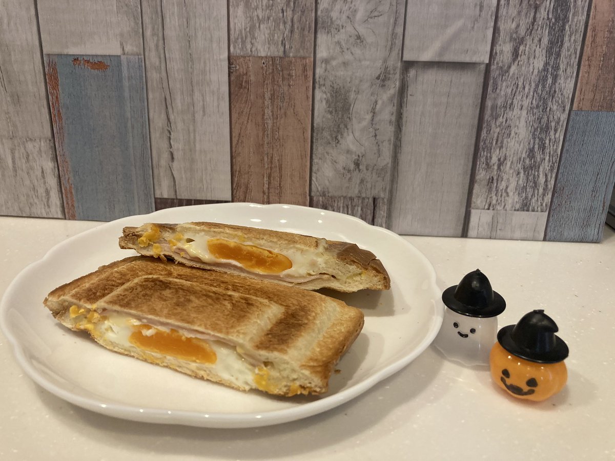 よつばハト (@kegykbjtb9i9nhq) on Twitter photo 今回は、パンの中を目玉焼で作ってみました😊パンの真ん中をくり抜くと生卵も、はみ出ず作れます!後は、パンのフタして半熟、硬めなどご自由にどうぞです✨
#ホットサンド #半熟たまご #手作りパン #食パン革命 #焼きパン <a href="/TRIALCOMPANY/">TRIAL(トライアル)公式</a> #トライアル公式アンバサダー #トライアル足利店 今回は、パンの中を目玉焼で作ってみました😊パンの真ん中をくり抜くと生卵も、はみ出ず作れます!後は、パンのフタして半熟、硬めなどご自由にどうぞです✨
#ホットサンド #半熟たまご #手作りパン #食パン革命 #焼きパン <a href="/TRIALCOMPANY/">TRIAL(トライアル)公式</a> #トライアル公式アンバサダー #トライアル足利店