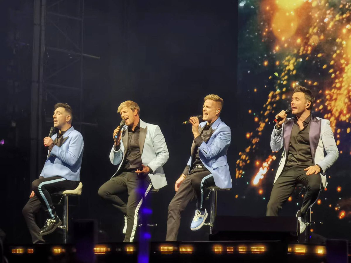 HEAVENSYA's tweet photo. Westlife has come to China! https://t.co/c9jFAr5DcH