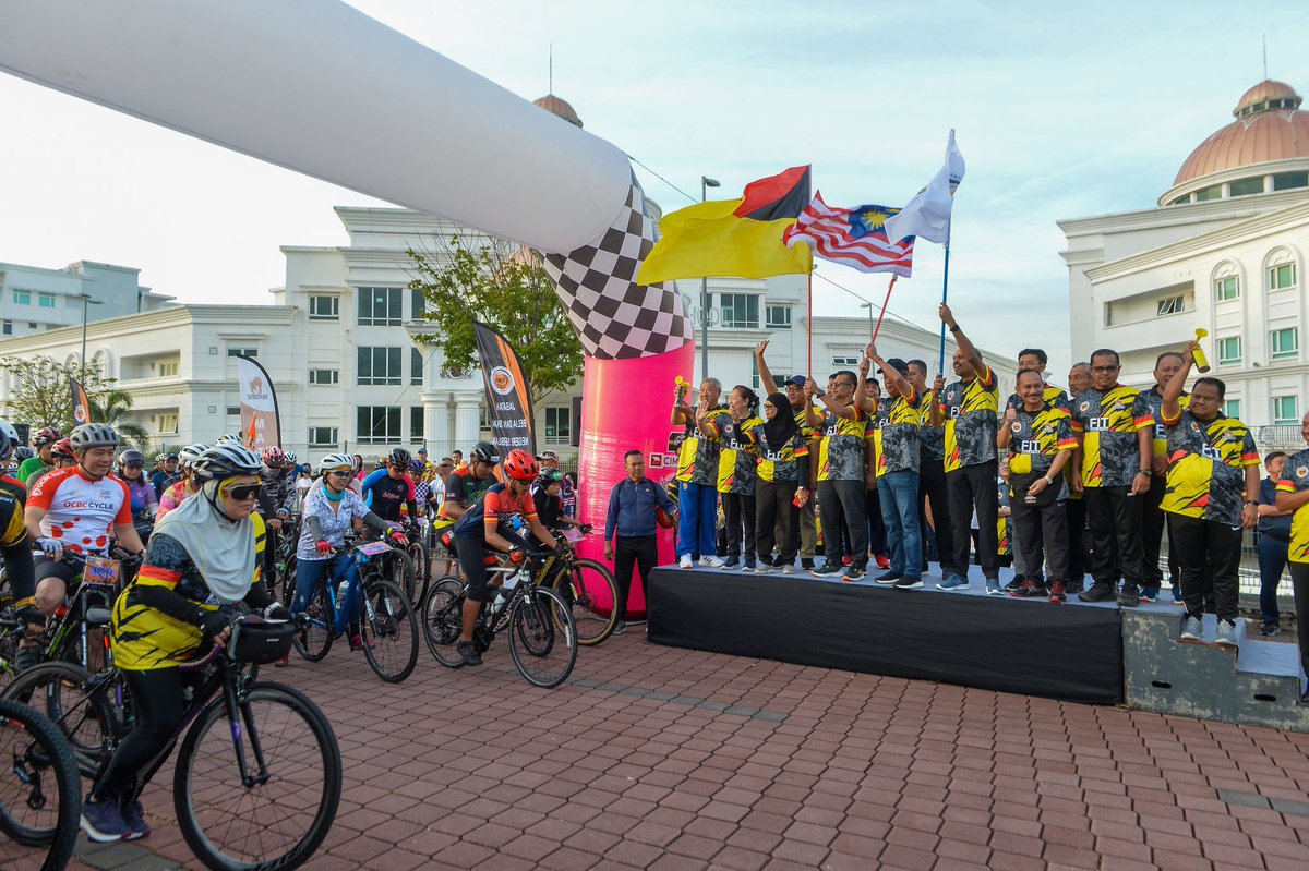 JBS_Negara's tweet photo. Luar Biasa! Lebih 12,000 Orang Sertai Jelajah Fit Malaysia Peringkat Negeri Sembilan! 🔥⚡️ https://t.co/AY8wEd0ohL