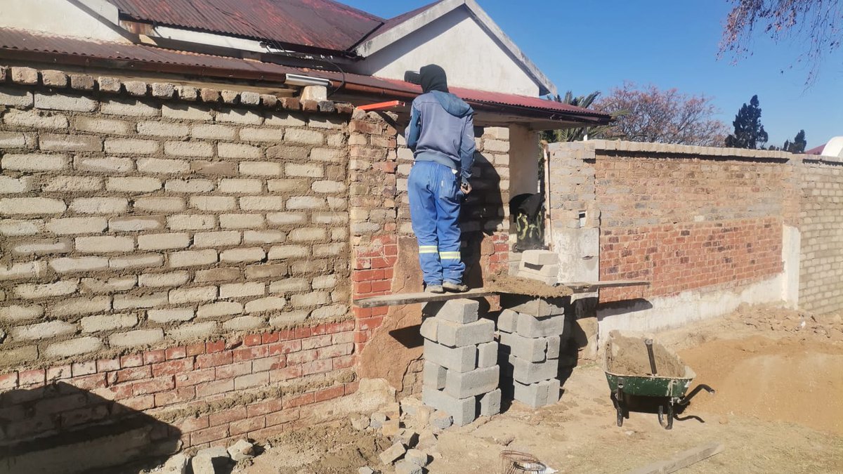 Gavin_Makgetha's tweet photo. @KasiEconomy We manufacture quality cement bricks

Let us help you finish that project you've been putting off.
#growthopportunities
#MMBricksnConstruction
#futurefocused https://t.co/DI4vgGwdvK