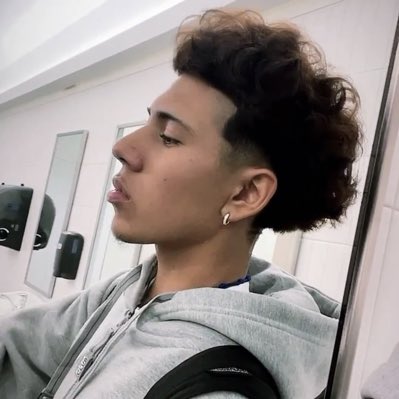 theyluvjuniorrr's tweet photo. #NewProfilePic. (I only like girls) https://t.co/RgoCgB1HmB