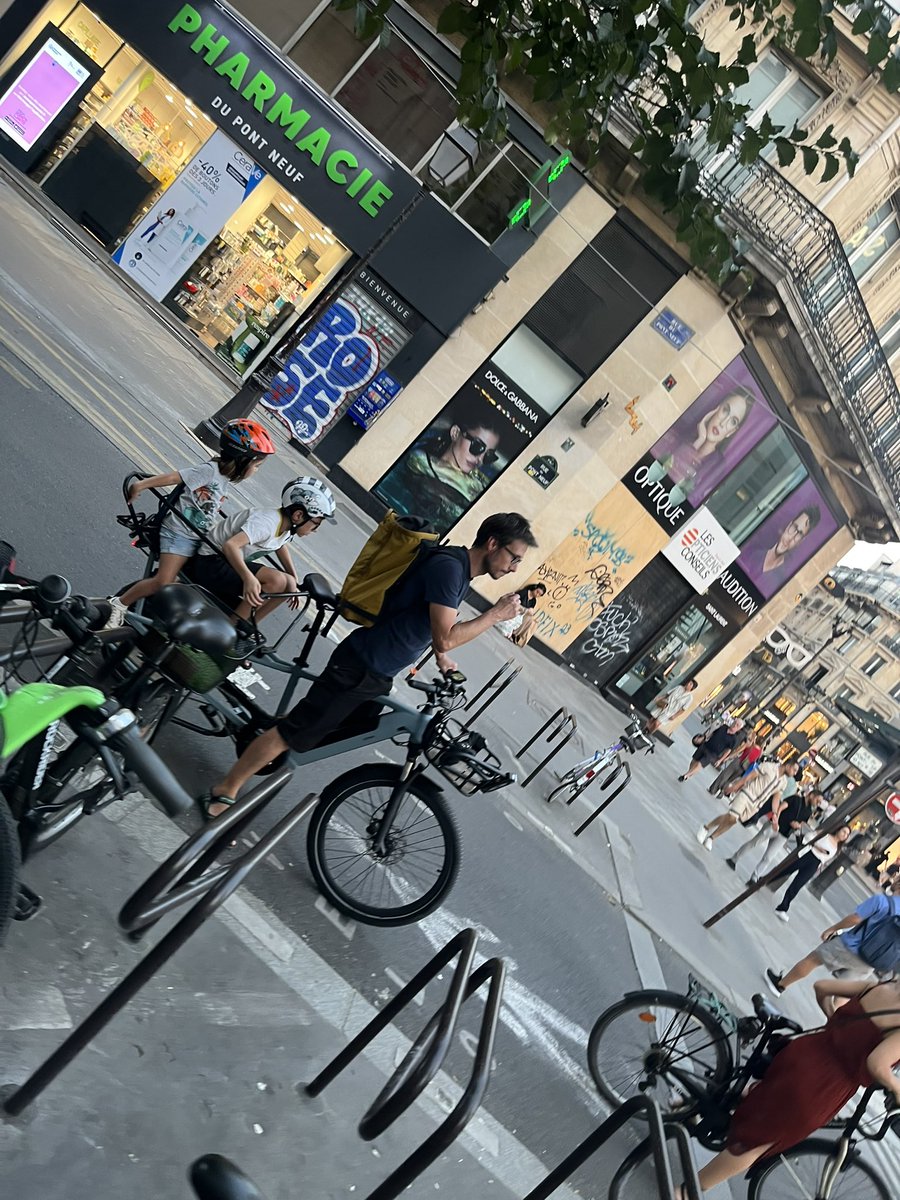 sjovanroo's tweet photo. Paris 2023 … ohne Auto. Wie schön eine Stadt sein kann! #ohneauto #autofrei #longtail https://t.co/3FAtzsWntA