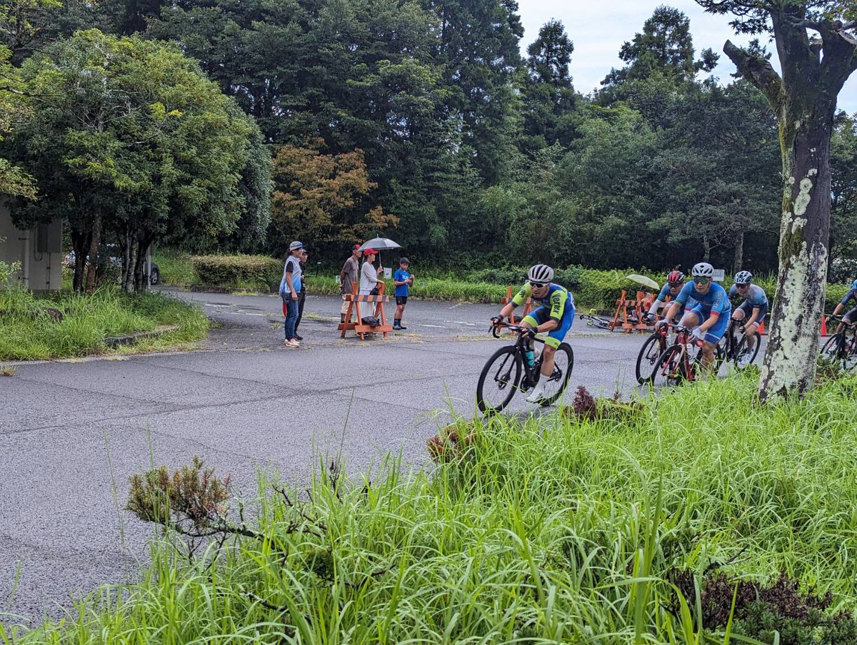 veloce2017's tweet photo. 大原選手、本庄選手は変わらず集団。
#VC_VELOCE
#新城クリテ https://t.co/ukA7VsSELl