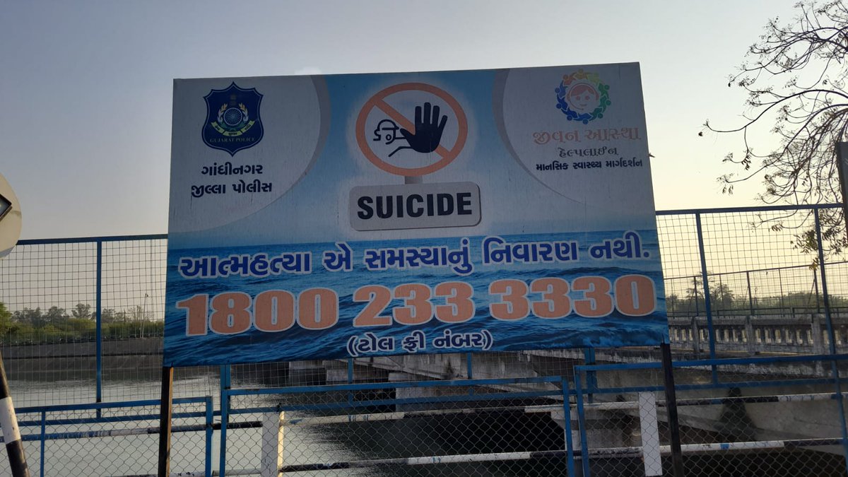 BrendanDabhi's tweet photo. Counsellors at the Jeevan Aastha helpline, run by the @GujaratPolice have saved more than 322 lives in 7 years, taking calls from people about to end their lives in the Narmada Canal in Gandhinagar.

Toll free number boards have been placed across the length of the canal. https://t.co/FbVf04QoZn