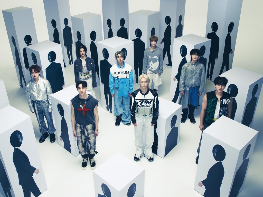 Stray Kids become the first 4th generation group to have a Japanese album pre-orders exceed 500,000.

🔗: n.news.naver.com/entertain/arti…