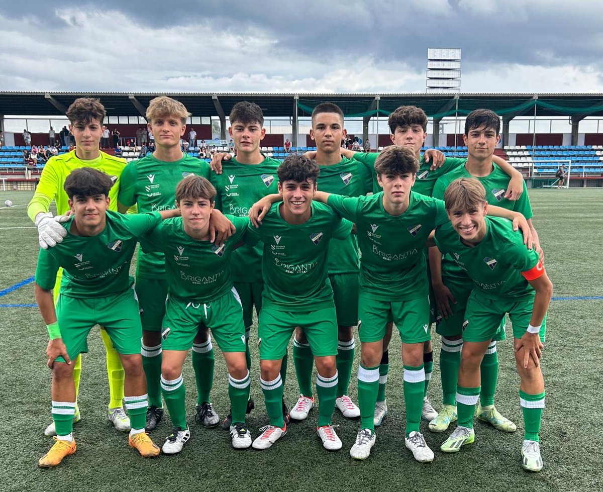 UralEspanol's tweet photo. #CadeteDH
#UralEspañol 1 @ConxoSantiago 3
Moreno ⚽
#greenpower #greenmonster #somosverdes https://t.co/rq2jB5P6MY