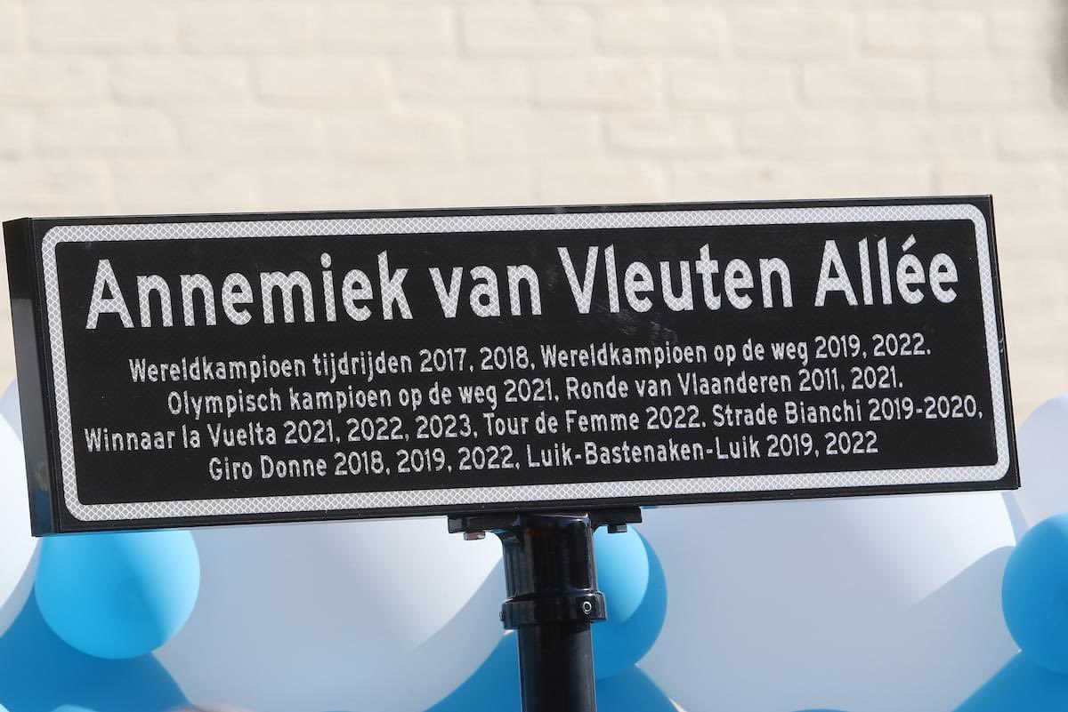 Simac Ladies Tour tweet media