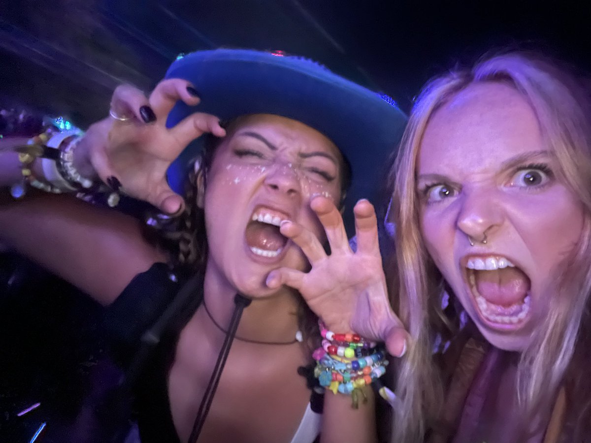 bplolol's tweet photo. @Dancefestopia I’m so glad I followed the yellow brick road😤🌈🌟 https://t.co/yelMorB4Gs