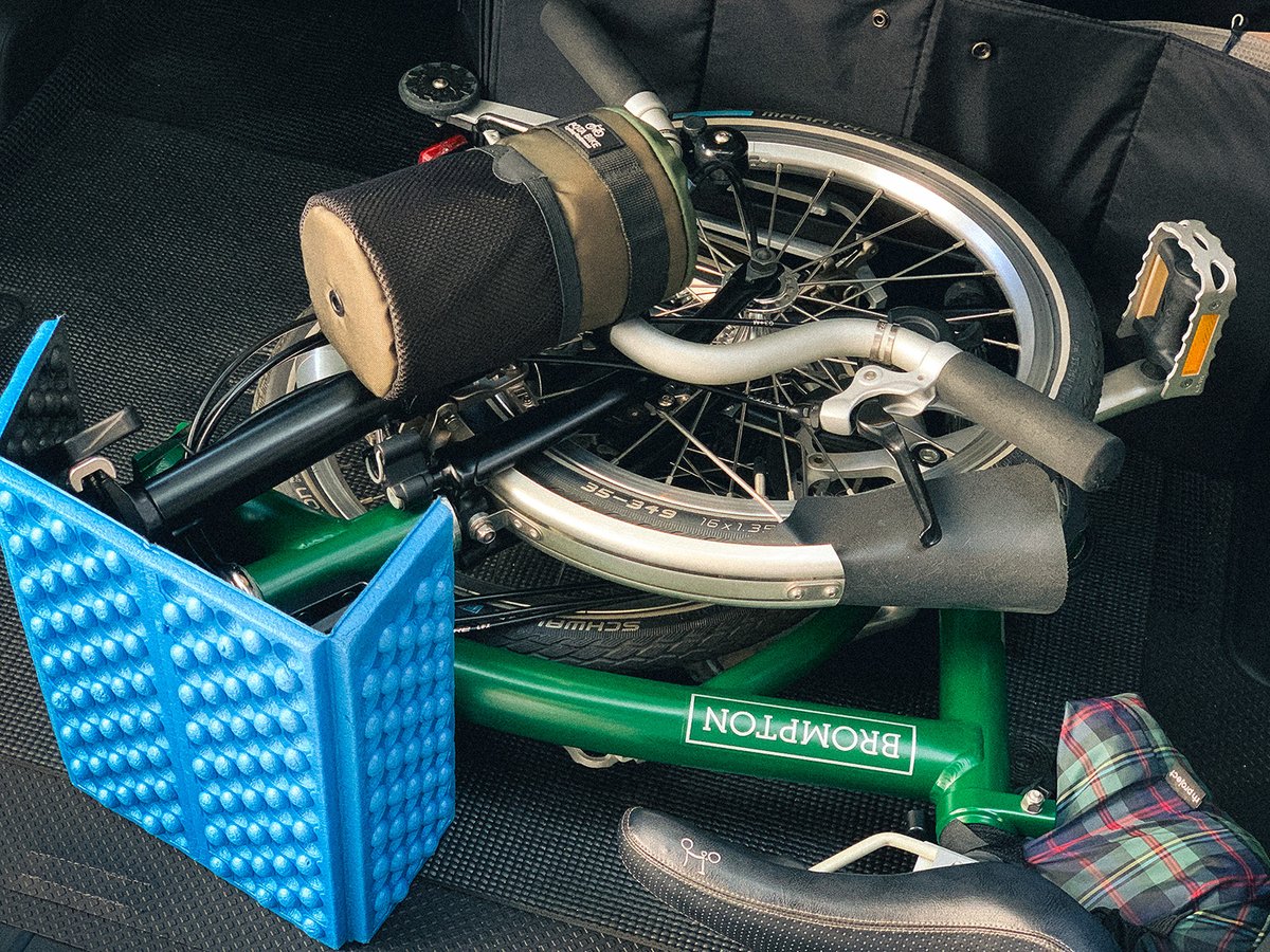 VegeFish_Tw's tweet photo. ドラレコの付け替え作業には2～3時間かかると聞いていたので、車に #BROMPTON を積んで行き、お店からいったん帰宅して日曜日の午後を過ごしています。

しかし、今から雨が降るというレーダー予報が出ているので、のちほど車を取りに戻る時は、タクシーアプリGOでお店にワープするかもしれない…。 https://t.co/RW4MfseLCK