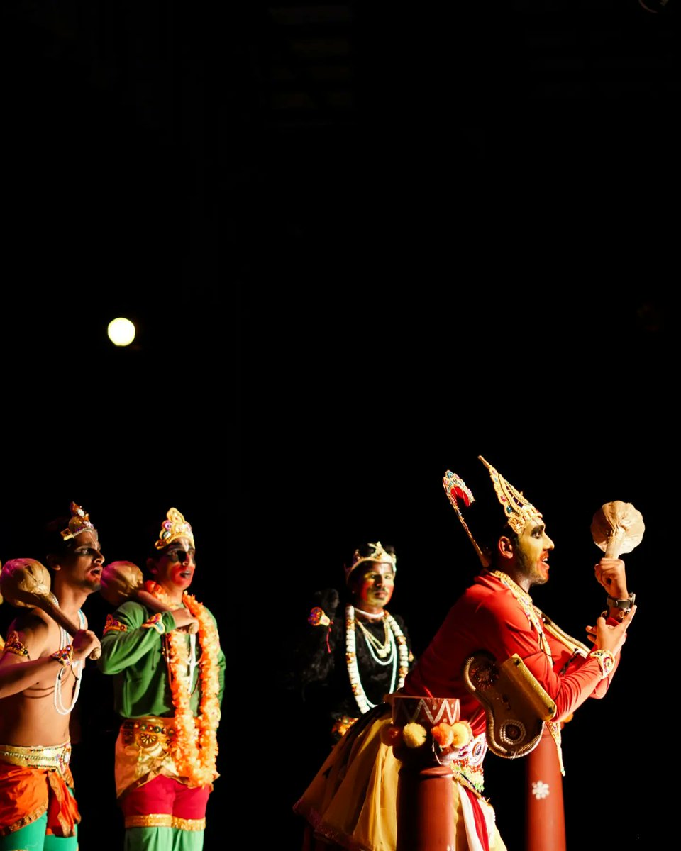 nirantharaorg's tweet photo. ಸಧ್ಯ, ಈ ಊರಲ್ಲಿ ಇದುವರೆಗೂ ಜಾತಿ ಧರ್ಮಗಳ ದೆವ್ವಗಳು ಹುಟ್ಟಿಲ್ಲ.

'ಗೊರೂರು' ನೆನ್ನೆ ಮೈಸೂರಿನ ರಾಮಕೃಷ್ಣನಗರದ ರಮಾಗೋವಿಂದ ರಂಗಮಂದಿರದಲ್ಲಿ ನಡೆದ ನಾಟಕದ ಚಿತ್ರಗಳು.

ಚಿತ್ರ ಕೃಪೆ: @siddesh_m_e

#Goruru 
#GoruruRamaswamyIyengar 
#Niranthara #nirantharafoundationmysuru 
#drama #play #mysore #theater https://t.co/Q87NjH11Ul