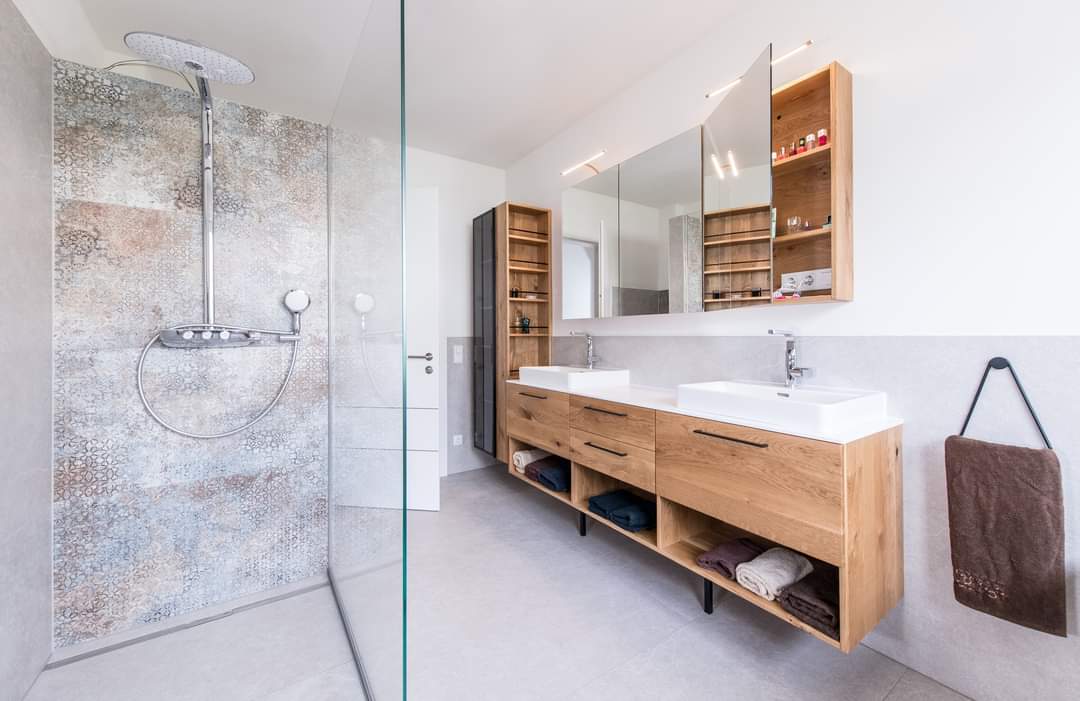 TischlerHafner's tweet photo. Tag 9: Das eigene Bad 🛁🔨🏡Die Magie des Home-Wellness
Unsere Tischler verzaubern ihren noch ruhigen verfliesten Raum in eine private Wohlfühloase. 🚿🪜🏝️
#tischlereihafner #lehre #tradition #holzhandwerk #tischler #tischlerei #newjob #job #herbstmesse #kärnten https://t.co/AnvZ1WClOm