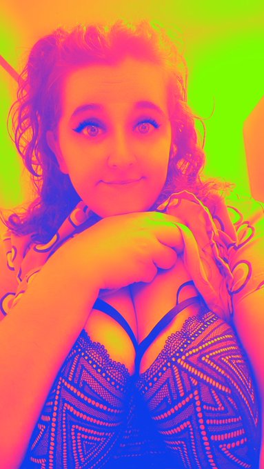 I'm messing around while editing content and honestly I think this looks cool https://t.co/xxe3Dxf1h<a href="/tag/tittytuesday"class="tags"><span>#tittytuesday</span></a>