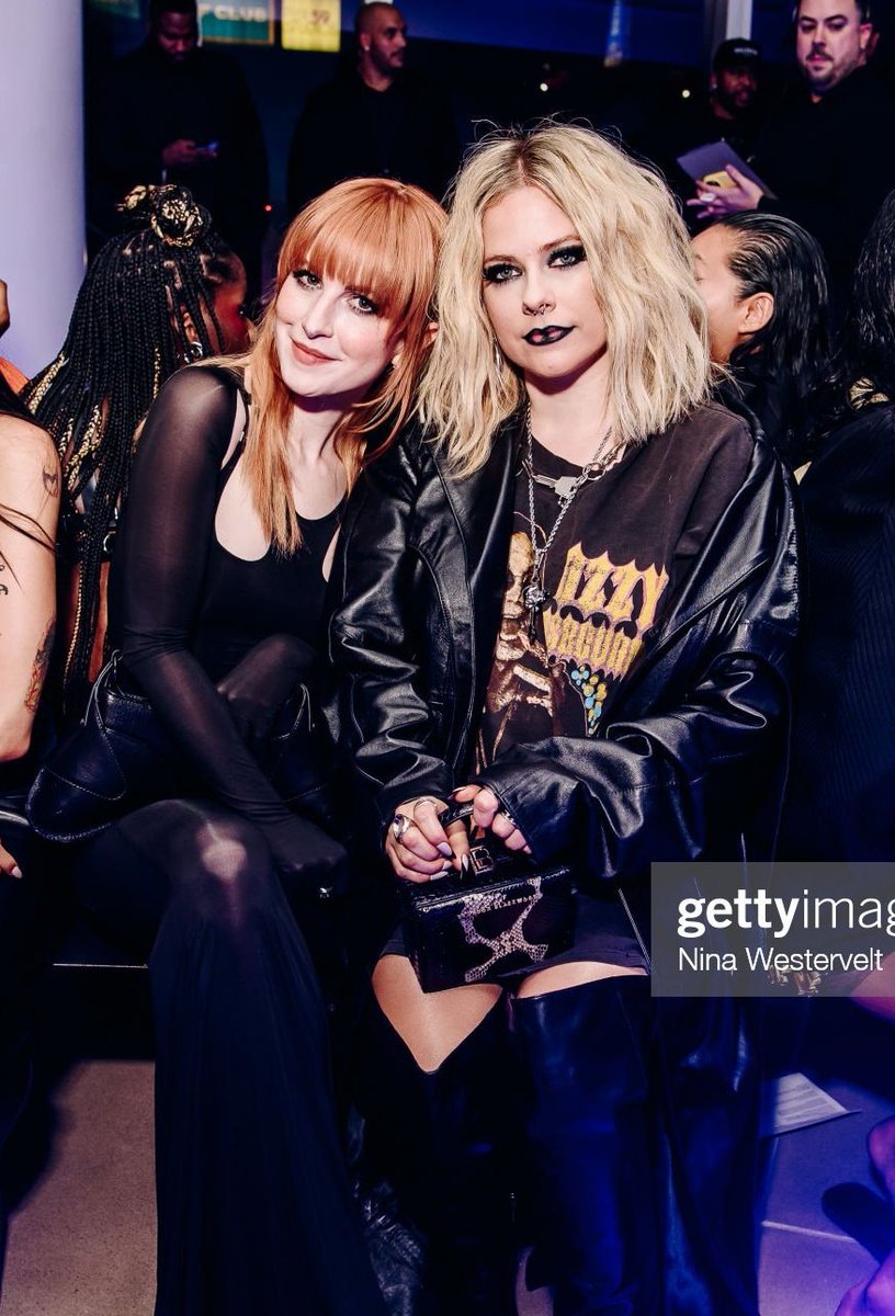pmoreforarmor's tweet photo. they mothered a whole generation of punk/emo kids

the absolute POWER these pics hold https://t.co/gsaPQ3iHqX
