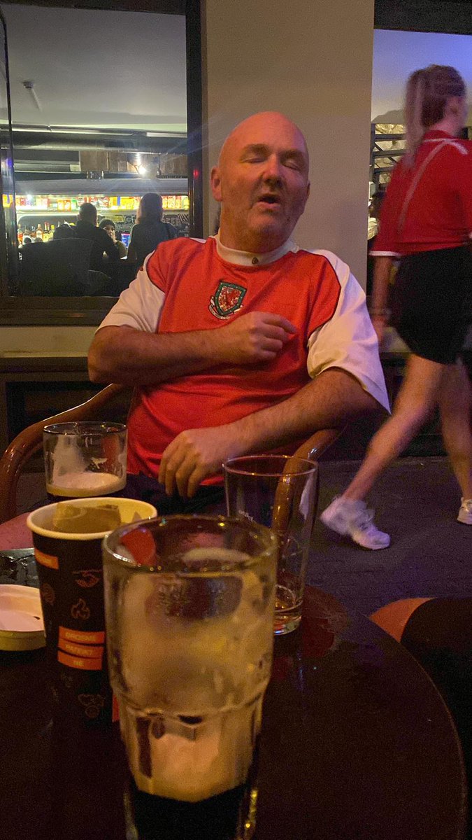 Has anyone see this lad (Winnie) didnt return to our hotel last night. Hotel Wellton Riga Hotel and Spa.? Anyone seen him about Riga this morning? Photo is from last night so will be in these clothes. @WeAreFSACymru can you please retweet & share