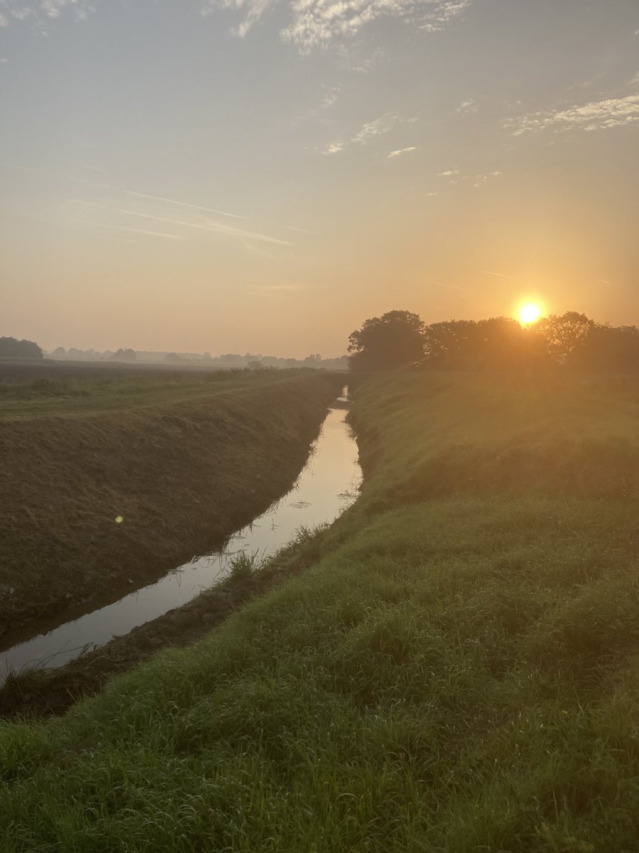 DymondSuz's tweet photo. Beating the heat with an early run. Hello River Nar - it’s been way too long https://t.co/fEjRiTrbfp