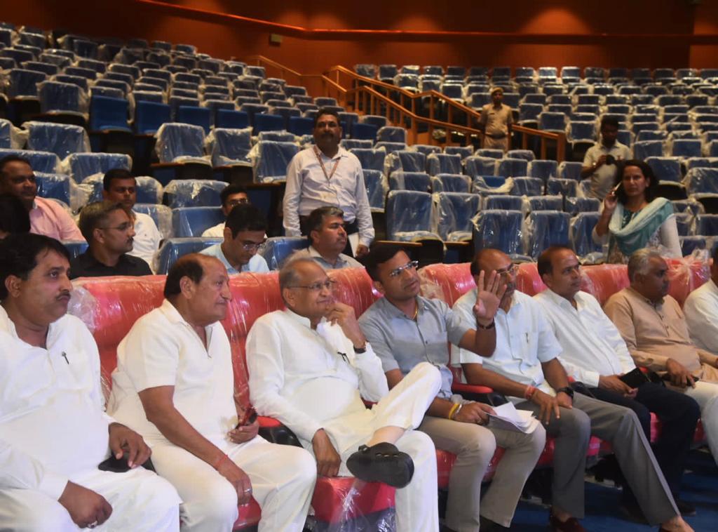 aiyub_prof's tweet photo. बधाई जोधपुर
जोधपुर में संस्कृति और खेल की सुदृढ़ बुनियाद
HCm श्री @ashokgehlot51 जी साथ जोधपुर में निर्माणाधीन इंटरनेशनल कन्वेंशन और कल्चरल सेंटर का जायजा लिया.. साथ ही शारीरिक शिक्षा महाविद्यालय का अवलोकन किया
@rssurjewala @Sukhjinder_INC  @GovindDotasra @INCRajasthan @INCIndia https://t.co/vBbL10srvl