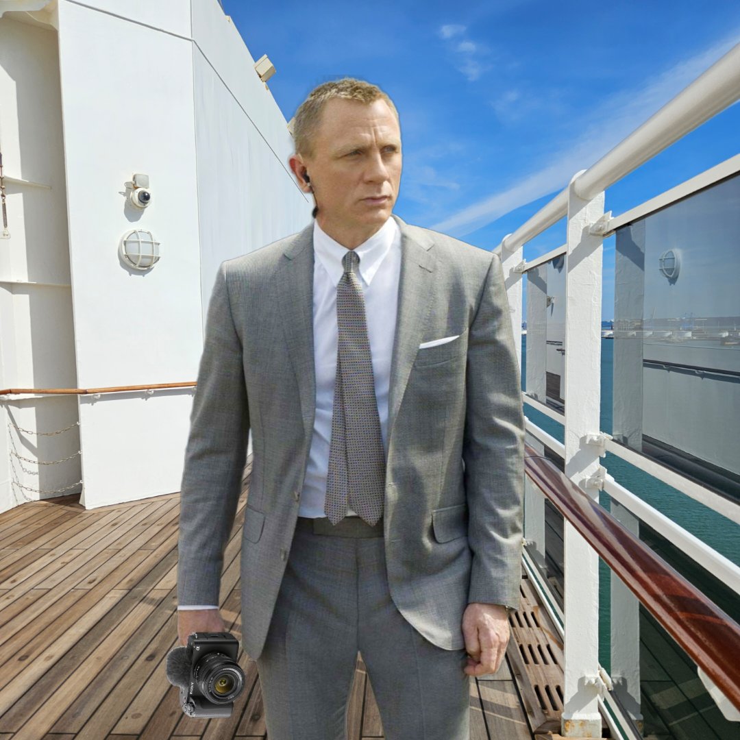 What did you think of my grey suit/tie combo in the Verandah Steakhouse on @cunardline QM2? #cruisevlog