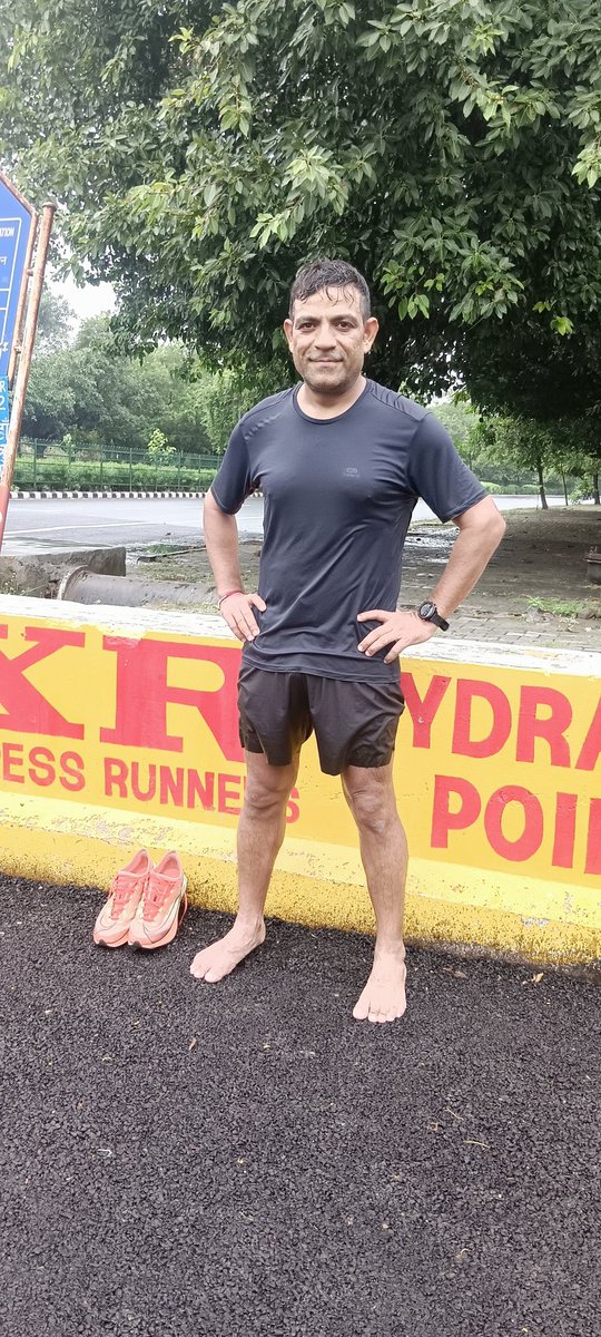 kiranoop's tweet photo. @FitIndiaOff
@TheFitistan
@sanjaypanghal
#dxrians
Sunday is run-day...icing on the cake it's raining since early morning, completely drenched in 1st km but ran upto 13km in wet shoes, keeping the HM in mind remaining 8km did barefoot 🏃🏻‍♂️👣 Team DXR rock's 🏃🏻‍♂️🏃🏼‍♀️ https://t.co/wntmeQpDqA