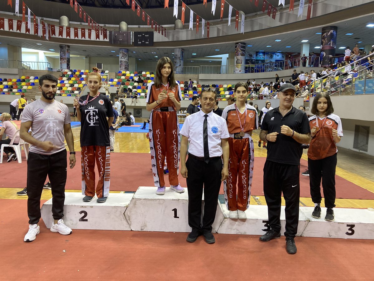 kafkaskibaroglu's tweet photo. 30 Ağustos Zafer Bayramı İstanbul Kick Boks Şampiyonası Halen Devam etmektedir Şu Ana Kadar 3 Altın 2 Bronz Madalya Aldık iki sporcumuz Devam Ediyor, Katılan tüm Ekibimizi Tebrikler Ediyorum, @salimkayici @ersanturan_ @MHP_Bilgi @dgskon @akgencistanbul @gencliksporbak @ciftpelin https://t.co/WmGtBOfD5S
