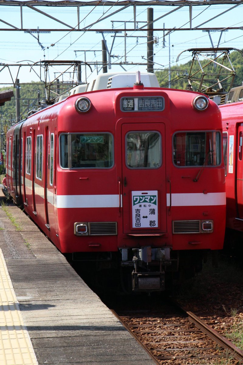 fireflash021's tweet photo. 2023/9/9(土)
三河鳥羽駅にて
復刻塗装 #チョコツートン 団体列車の通過と既存ワンワン車の交換シーン

#にしがま線は今日も走る
#名鉄 #西尾線 #蒲郡線
#西尾市制70周年復刻塗装列車
#6010f #復刻塗装
#復刻塗装貸切運行記念系統板
#6011f #白帯車 #6012f
#蒲郡線内ワンマン系統板 https://t.co/qwMPdTEr1d