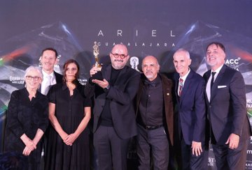 DHLabMx's tweet photo. @cineastasunidas @RedLucerna @creadoranomusa @miju_ba @LaBrujaHabla @AstorgaCarrera @enacunam @CCCMexico @udg_oficial acoge #Ariel2023
@AcademiaCineMx le da Ariel
Exigimos a toda institución, incluyendo OSC, IES y universidades públicas y privadas mx q garanticen el Derecho de las #MUJERES a vivir libres de #violencia
🟣 #CEDAW #Convenio190, ya!
@ANUIES @alefrausto @maria_novaro https://t.co/585MGJIHu0