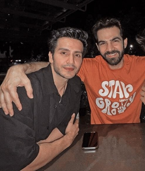 IllusionsOfZ_'s tweet photo. My wish to get to see them together finallyyyyy fulfilleddddd 😭😭❤️❤️

My #Karam ship is sailing 💃💃💃💃🥺❤️😍❤️‍🔥🥰

#ParamSingh #KaranVGrover https://t.co/NiefFowLwO