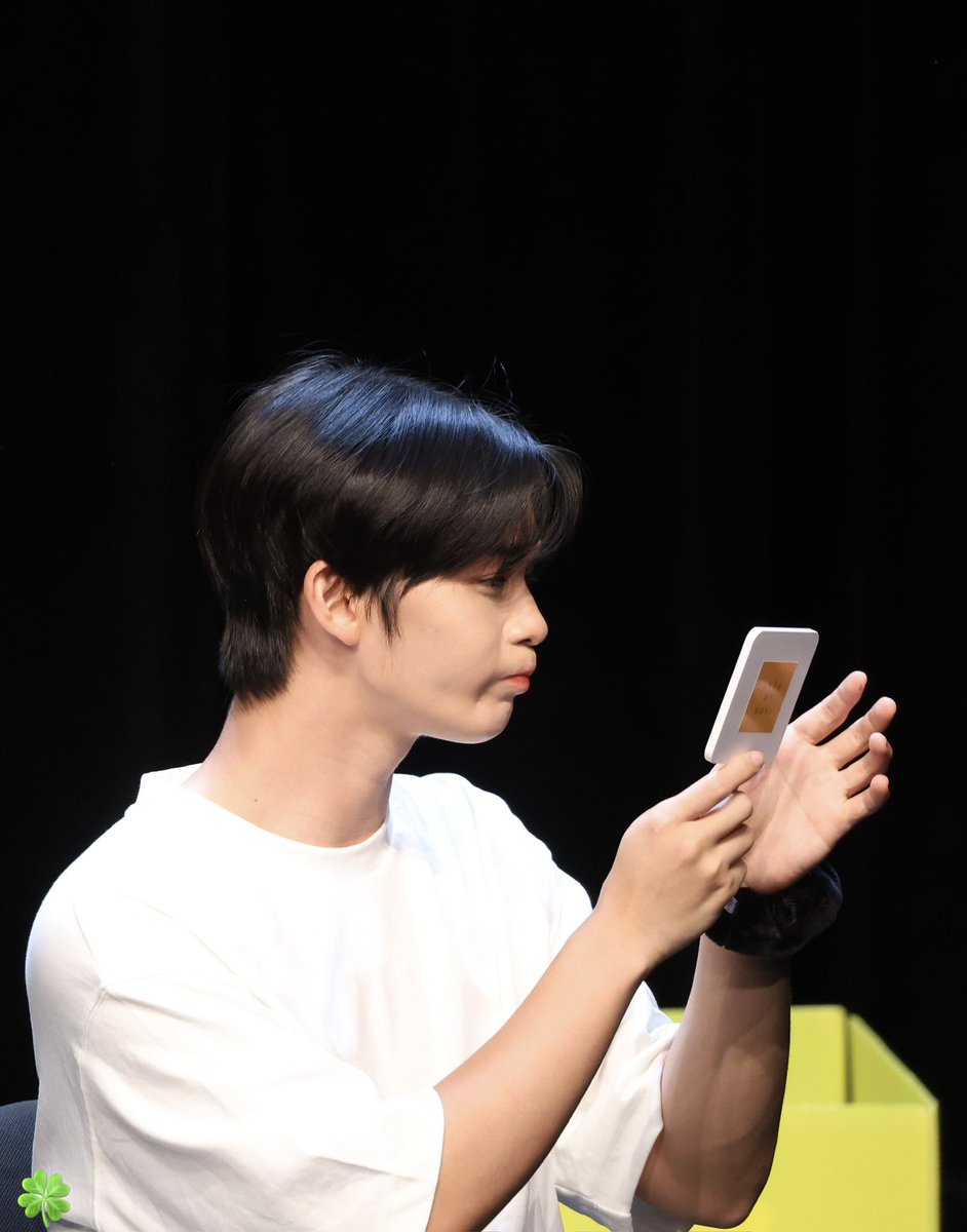 Clover990226's tweet photo. 230820 디마뮤

지녕이 동글동글 뒷통수 복복복 쓰담기
🫳🏻🫳🏻🫳🏻🫳🏻🫳🏻🫳🏻🫳🏻🫳🏻🫳🏻🫳🏻🫳🏻🫳🏻🫳🏻

#CIX #씨아이엑스 #배진영 #BAEJINYOUNG https://t.co/e4C9kMfDe2
