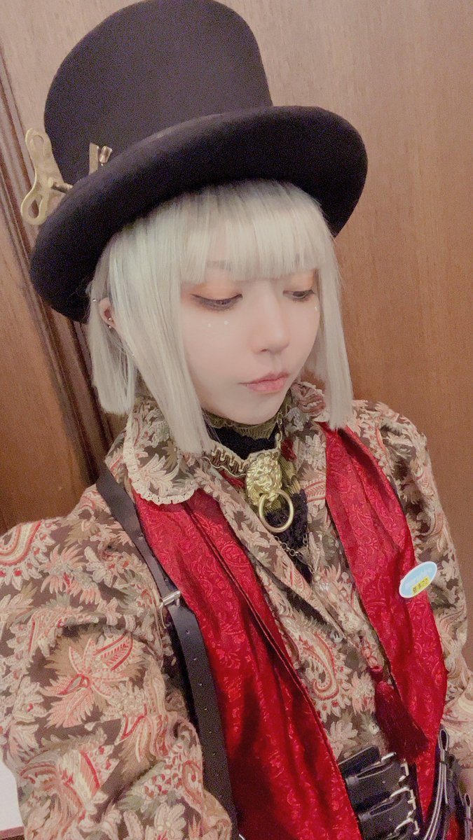 chantiru_am's tweet photo. 本日のコーデ！🎪✨
ちょっとドーリーなコーデにしてみた！
細めのストール2枚たらしてアクセントにした⭐️
お客さんと一緒に船長のストールアレンジのワザを学ばせてもらった✊色々試したい！

本日は物販ブースは18時までです！😭

#入間の乱
#船長のお店 https://t.co/duYvDYyAse