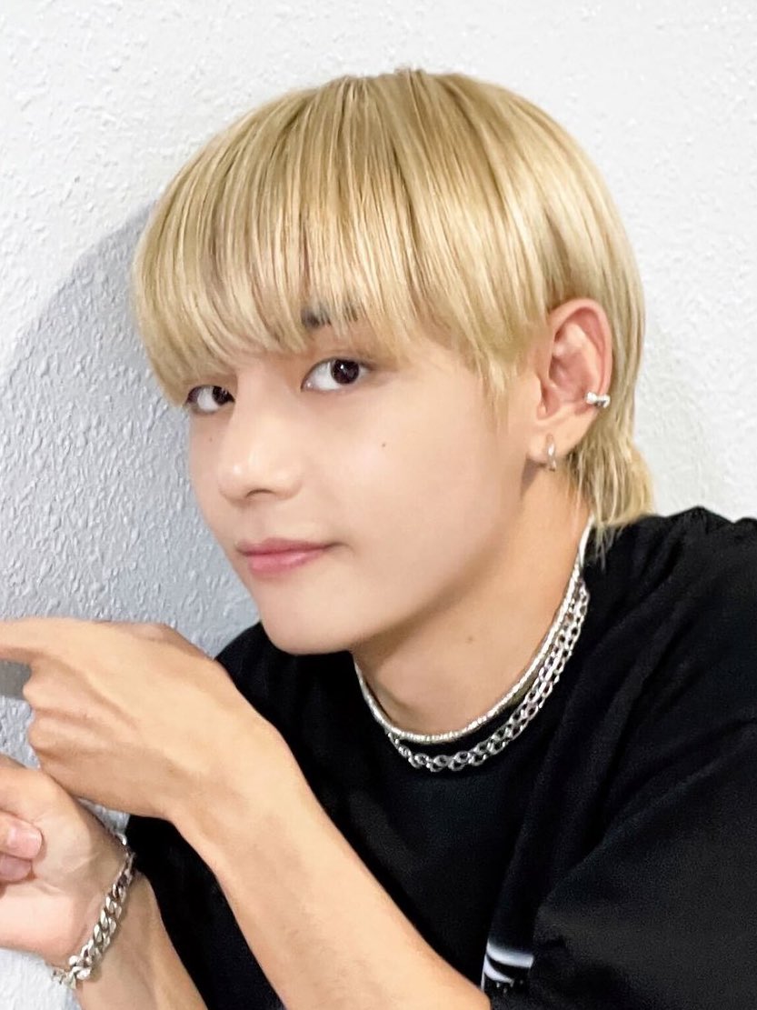 He looks so baby with this hair cut 🥺😭