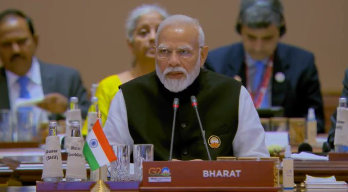 mpsudhirgupta's tweet photo. G 20 में
#One_Earth, #One_Family, #One_Future का रोडमैप सुखद हो।
संपूर्ण विश्व में आशा और शांति का संचार हो।
140 करोड़ भारतीयों की इसी मंगलकामना के साथ आप सभी का बहुत बहुत धन्यवाद।
पीएम श्री @narendramodi जी
#g20indiasummit2023 #G20SummitDelhi #G20Bharat2023 #g20presidency https://t.co/6moMCqpVHg