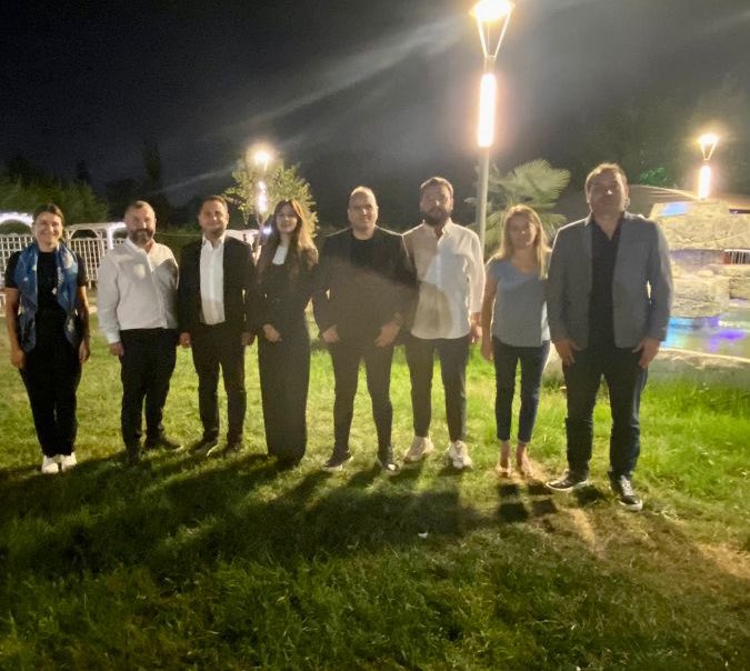 Yeni Yönetimimiz, takımla bir araya geldi!

Bursa’nın İNG Kadınlar Basketbol Süper Ligi ve EuroCup Woman temsilcisi Uludağ Basketbol’da Aşkın Değirmenci başkanlığında ilk 
toplantısını yaptı.