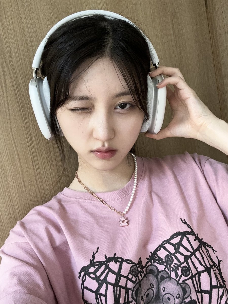 IVE_twt's tweet photo. 5시에 만나요💕💞

#IVE #아이브 #GAEUL #가을
#1stEP #IVEMINE
#Eitherway #OfftheRecord #Baddie https://t.co/1k7b3aOIRJ