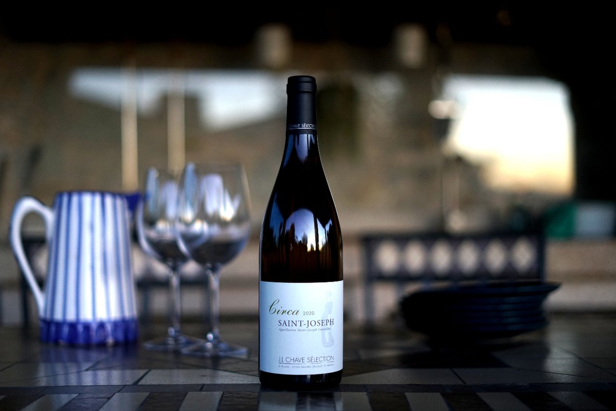 Saint-Joseph Blanc Circa 2020. Delicioso, con una nariz fresca y una boca intensa.  Un #vinoblanco potente con una textura irresistible perfecto para #maridar con comida.
🍇 wine-merchant.com/Bodegas/JL-Cha…
#rodano #rhone #vino #winelover #wine #winemerchant