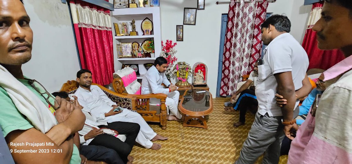 mlachandla's tweet photo. आज दिनांक 10.09.2023 को मेरे लवकुश नगर स्थित आवास में क्षेत्र की जनता ने आकर मुझसे मुलाकात की उनकी समस्याओं को सुना , संबंधित अधिकारियों को निराकरण के निर्देश दिए। उनका हालचाल जाना।
#NarendraModi
#ChouhanShivraj
#JM_Scindia
#OfficeofSSC
#vdsharmabjp
#Madhyapradesh_news
#bjp4chhatarpurmp
#mp
#chandlavidhansabhabjp
#BJP4MP
#BJP4India
#mlachandla
#mlarajeshprajapati
#राजेश_कुमार_प्रजापति
#विधायक_चंदला_छतरपुर
#RajeshPrajapatimla