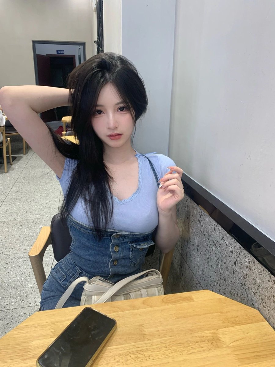 反正都是要睡觉的，为什么不能跟我睡 https://t.co/12ZwcQZbgz