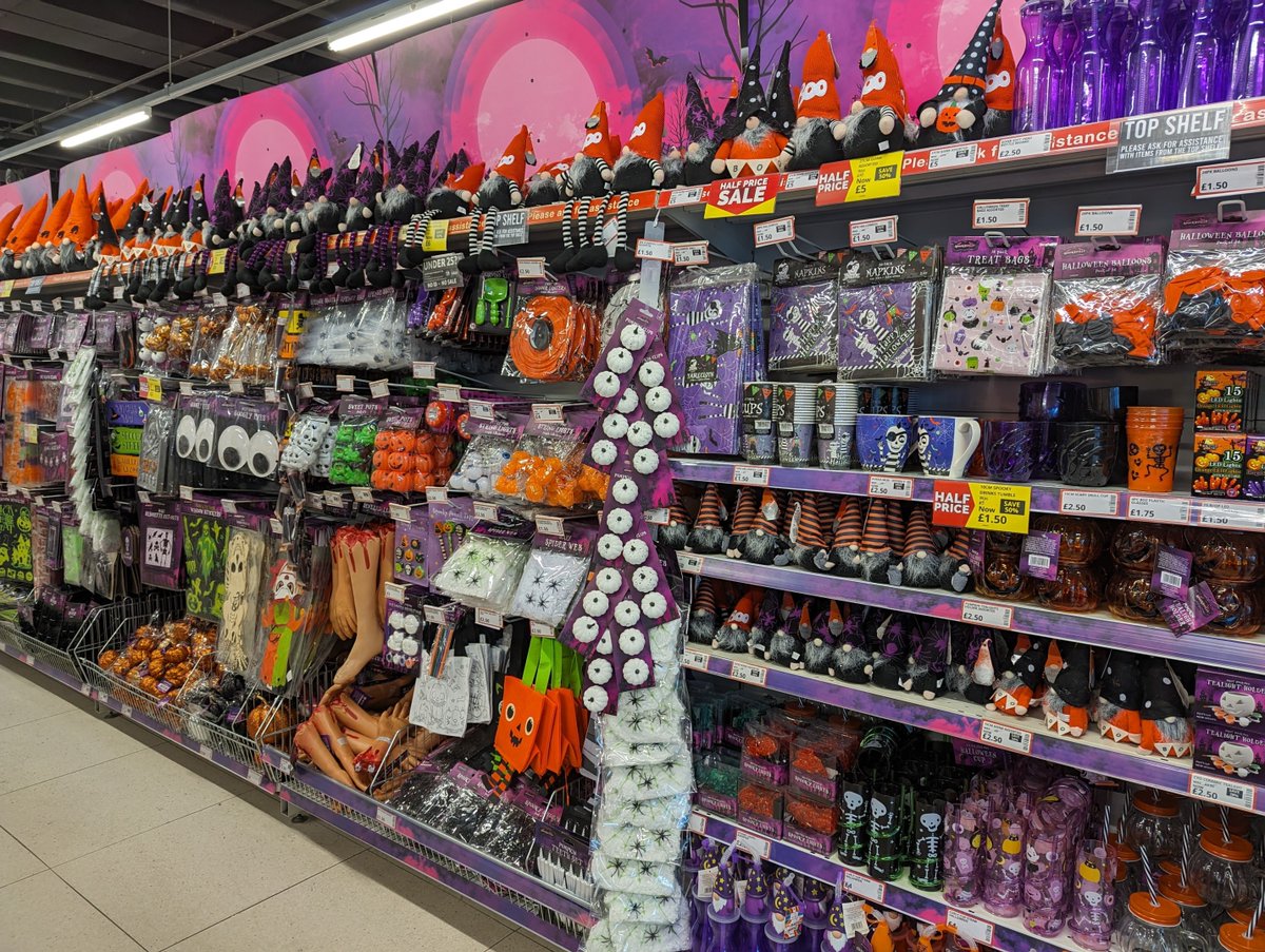 AlhambraCentre's tweet image. Halloween Fans, Rejoice! 🎃🕷️🍬

@Poundstretcher1 is embracing the Halloween magic already, and we can't wait for things to get even spookier! 👻 Hurry to the Alhambra today and get your hands on this haunting home decor! 🧙‍♀️

#Poundstretcher #HalloweenPrep #halloween