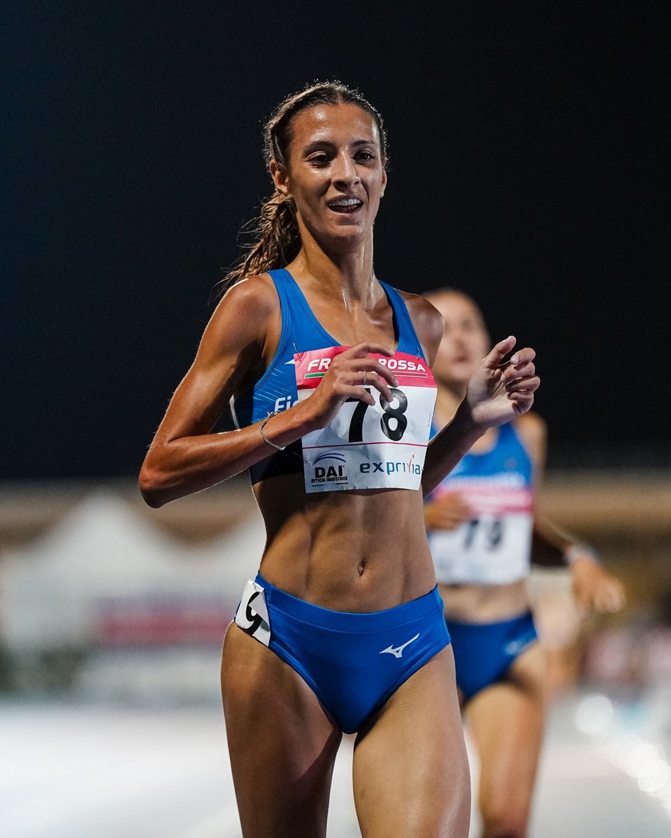 🇮🇹  𝐍𝐚𝐝𝐢𝐚 𝐁𝐚𝐭𝐭𝐨𝐜𝐥𝐞𝐭𝐭𝐢 𝐫𝐞𝐜𝐨𝐫𝐝 𝐢𝐭𝐚𝐥𝐢𝐚𝐧𝐨 𝟏𝟎 𝐤𝐦!

l'azzurra trionfa in 31:35 a Pescara nei Tricolori di corsa su strada: migliorato dopo 11 anni il primato nazionale! (31:52 di Nadia Ejjafini a Manchester nel 2012)

📷 archivio Grana/FIDAL

#atletica